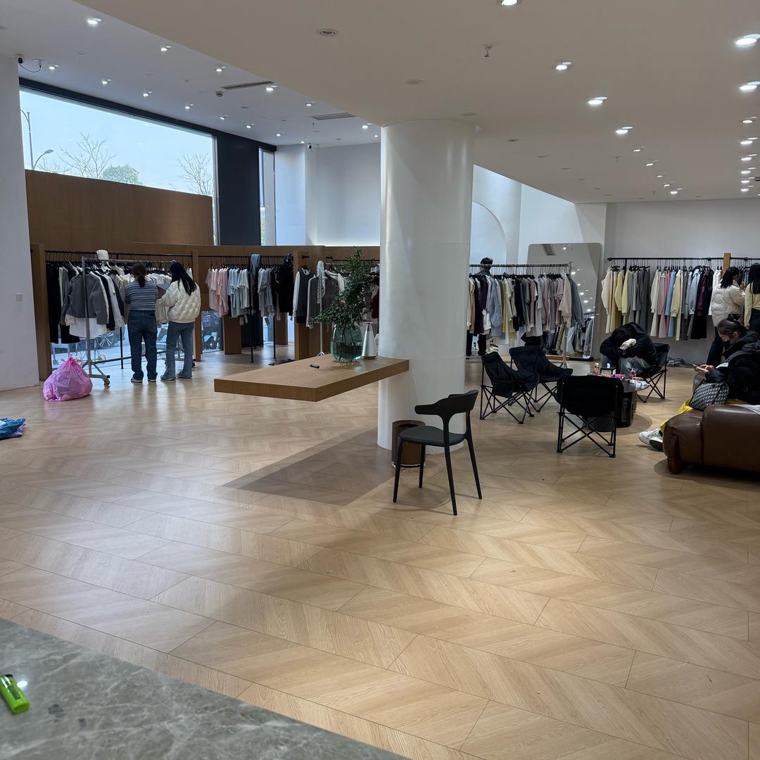 四季青当季尾货批发家友