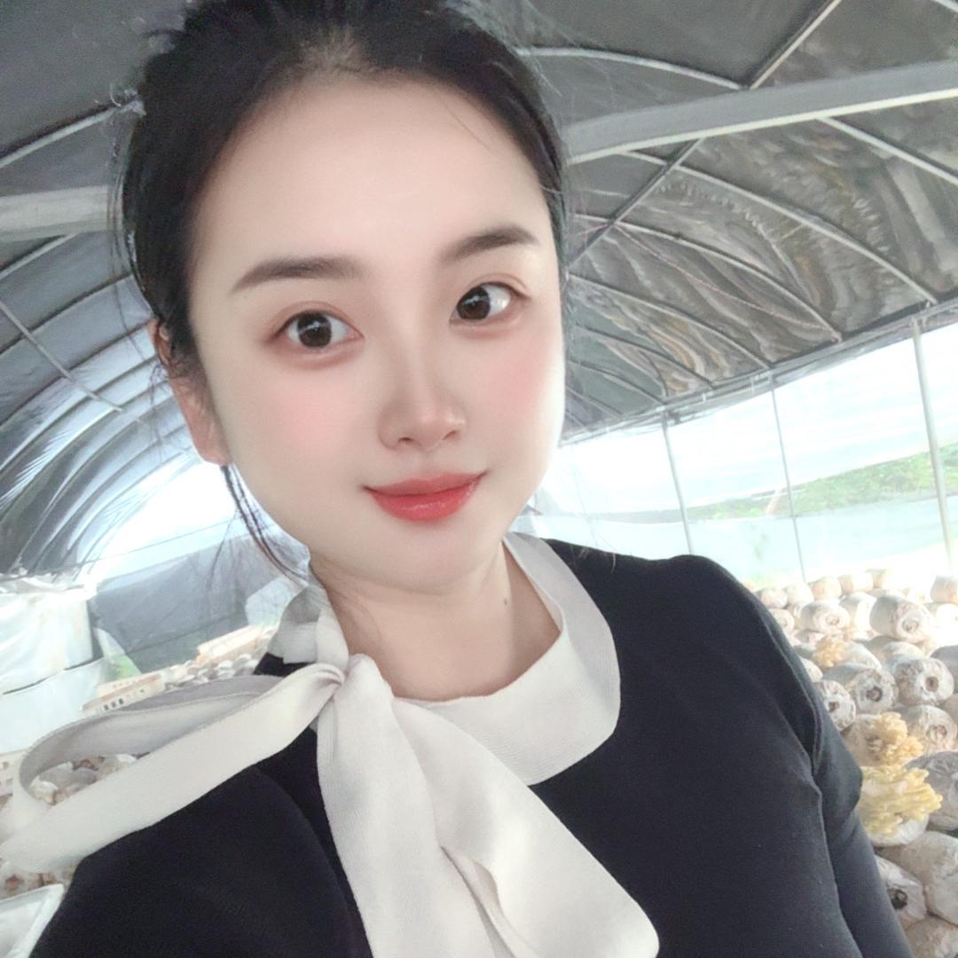 种蘑菇的小女人