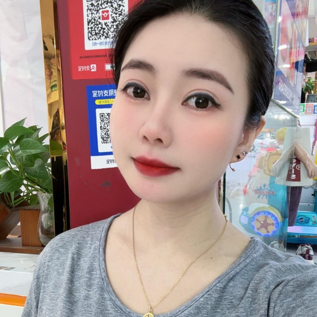 黄妍