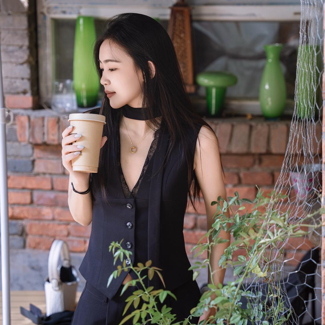 不会开婚纱店的琪琪子～
