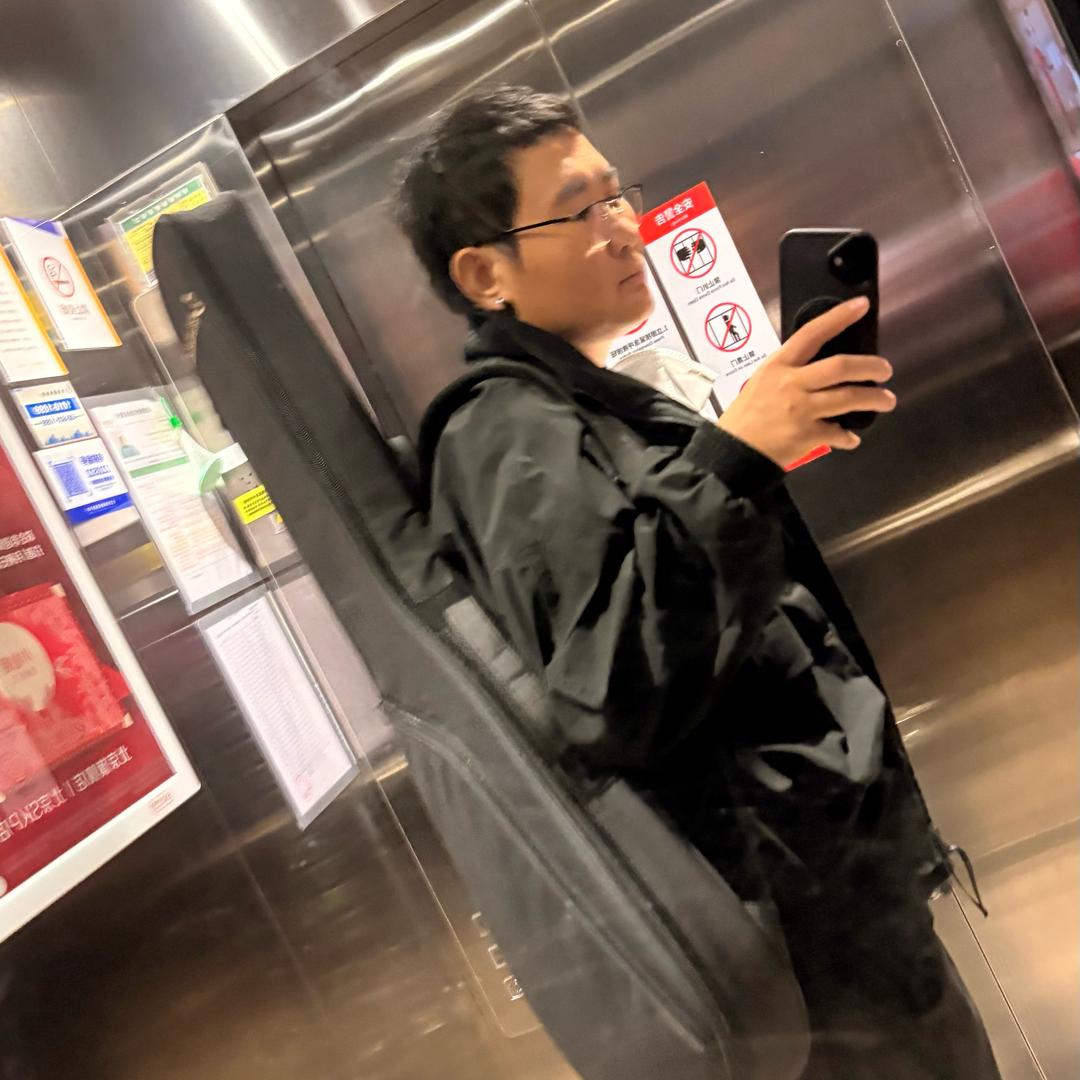 阿热学吉他