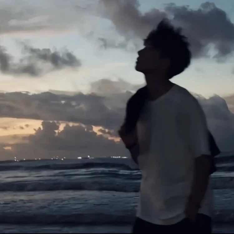 想念变成空气在叹息🧬