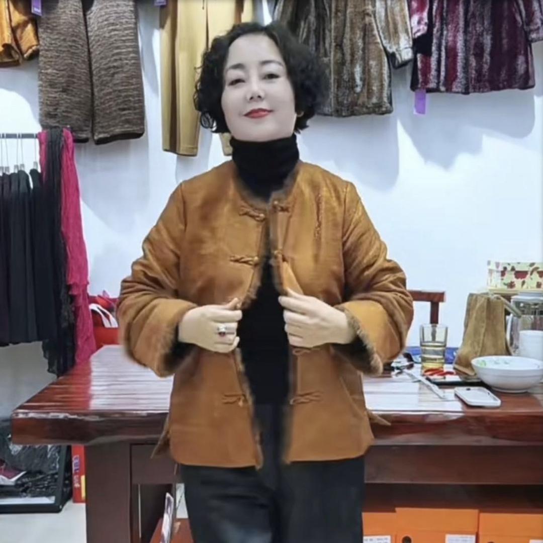 汝州喷姐：后天见服饰
