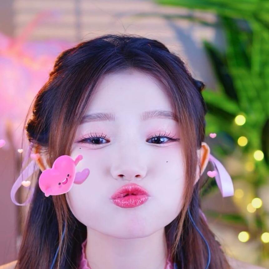 白白胖胖🍭甜妹依依