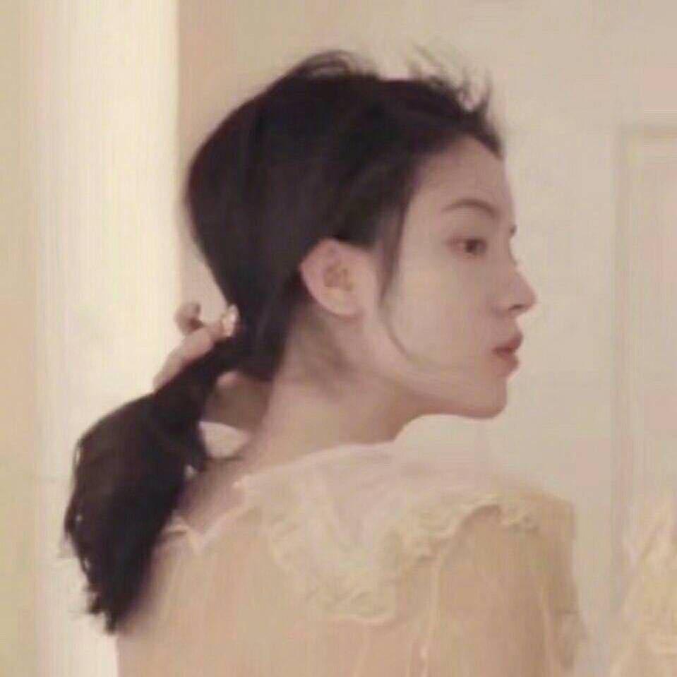 正在跳舞的东方美女