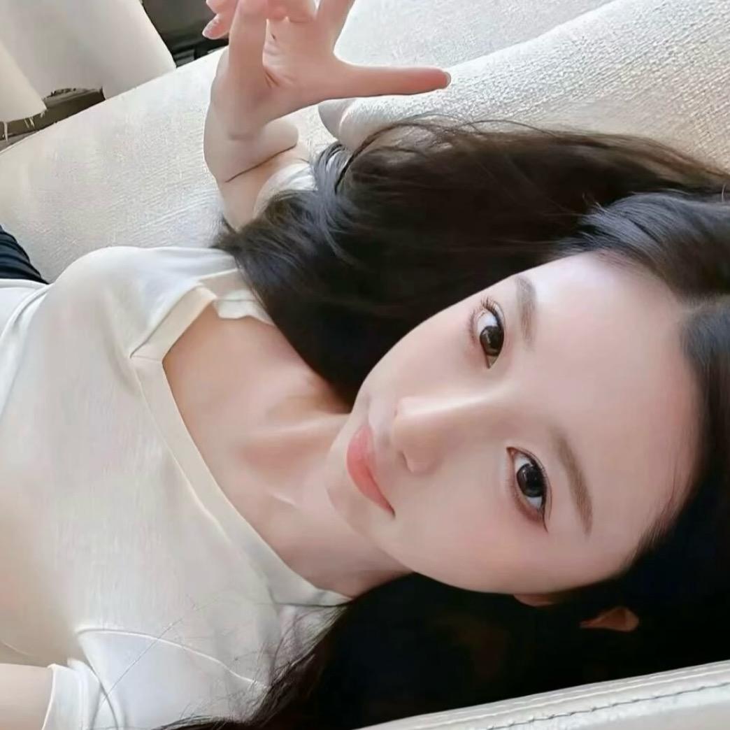 依 依🎀