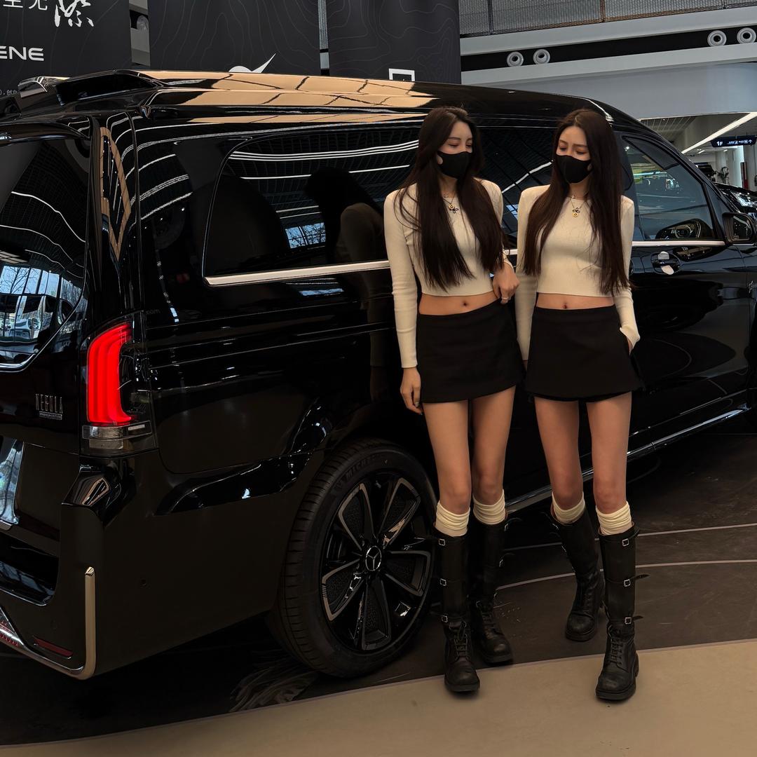 双胞胎大姐姐&小姐姐