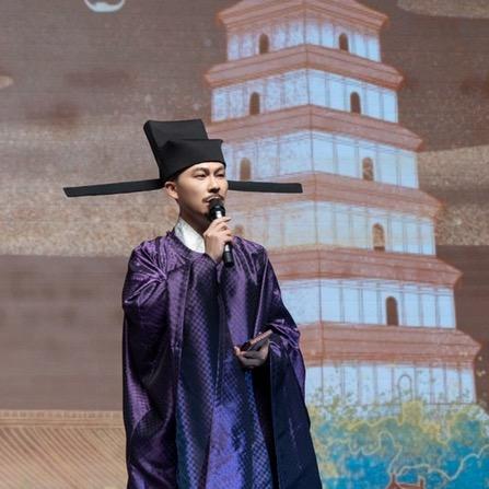 中式主持朱伟