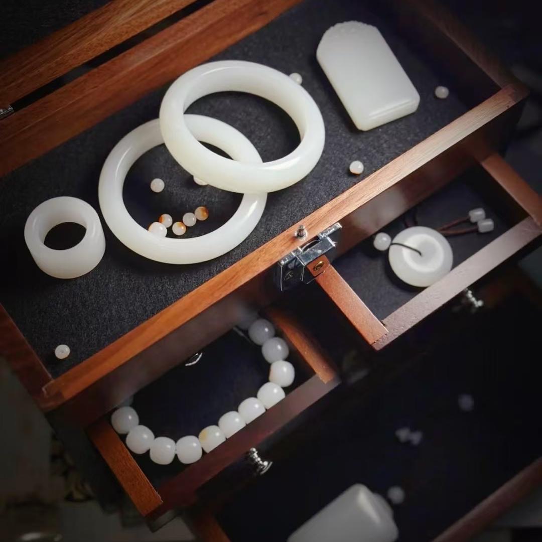 苏州吾昂和田玉