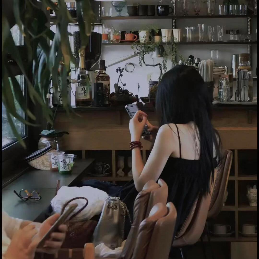 凌晨的猫🐈‍⬛