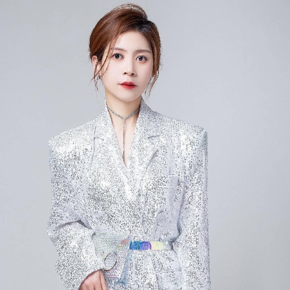 美业美睫纹绣巧玲