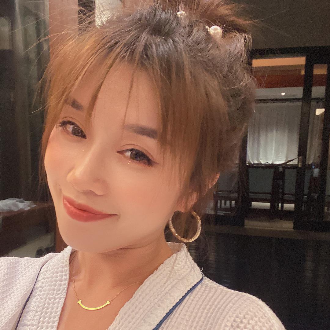 王佳佳呀服饰