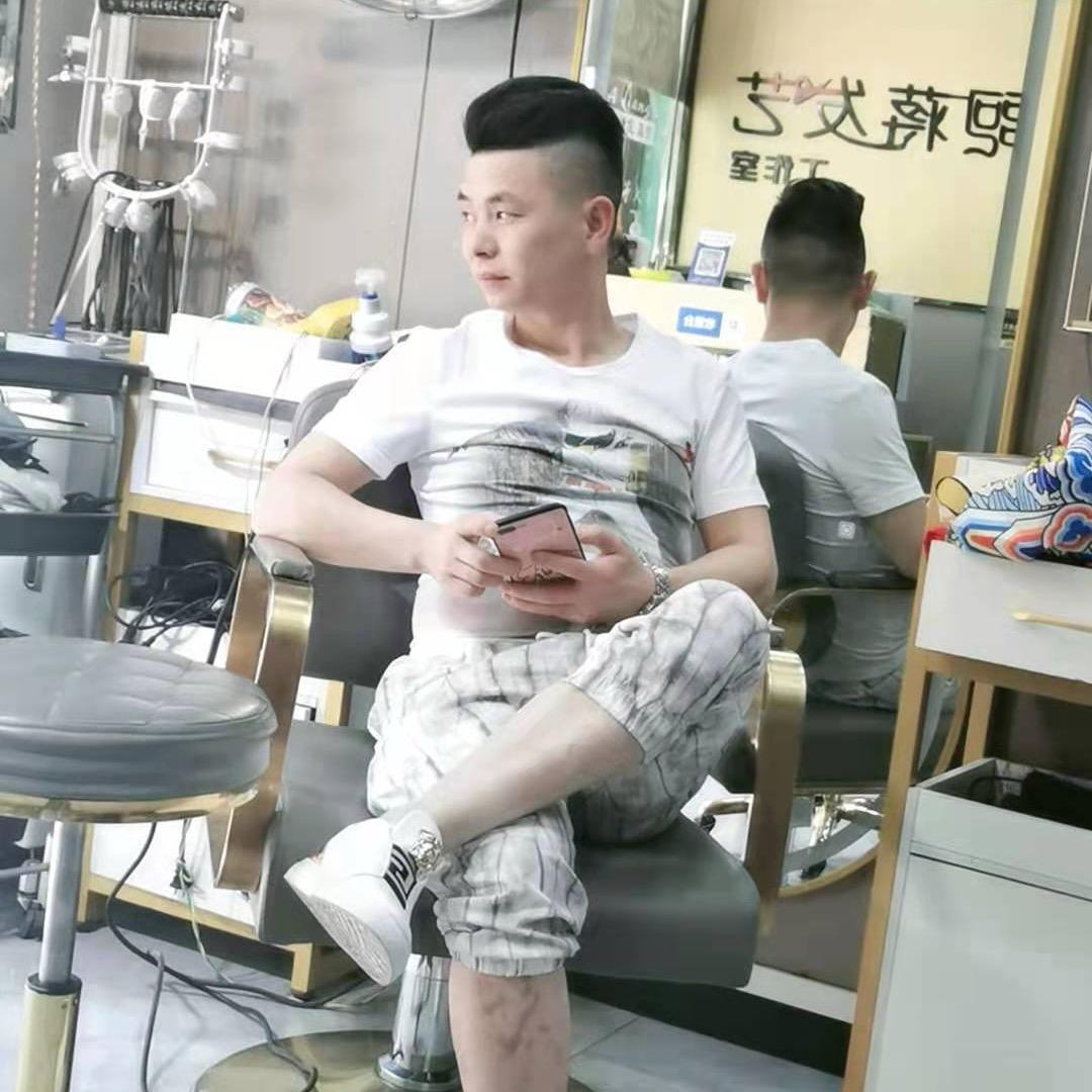 利川市烫发米兰