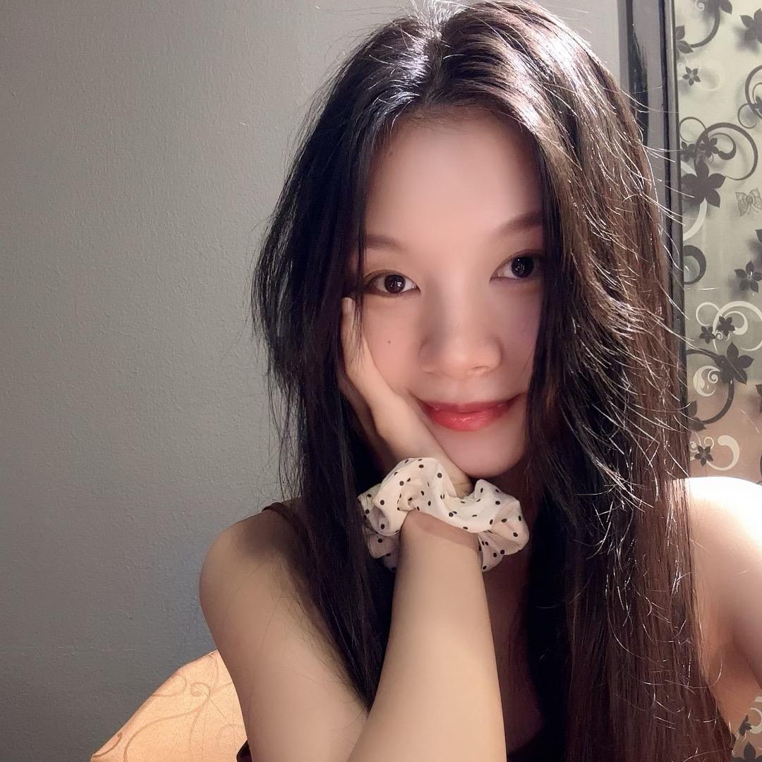 Ginny有两颗虎牙