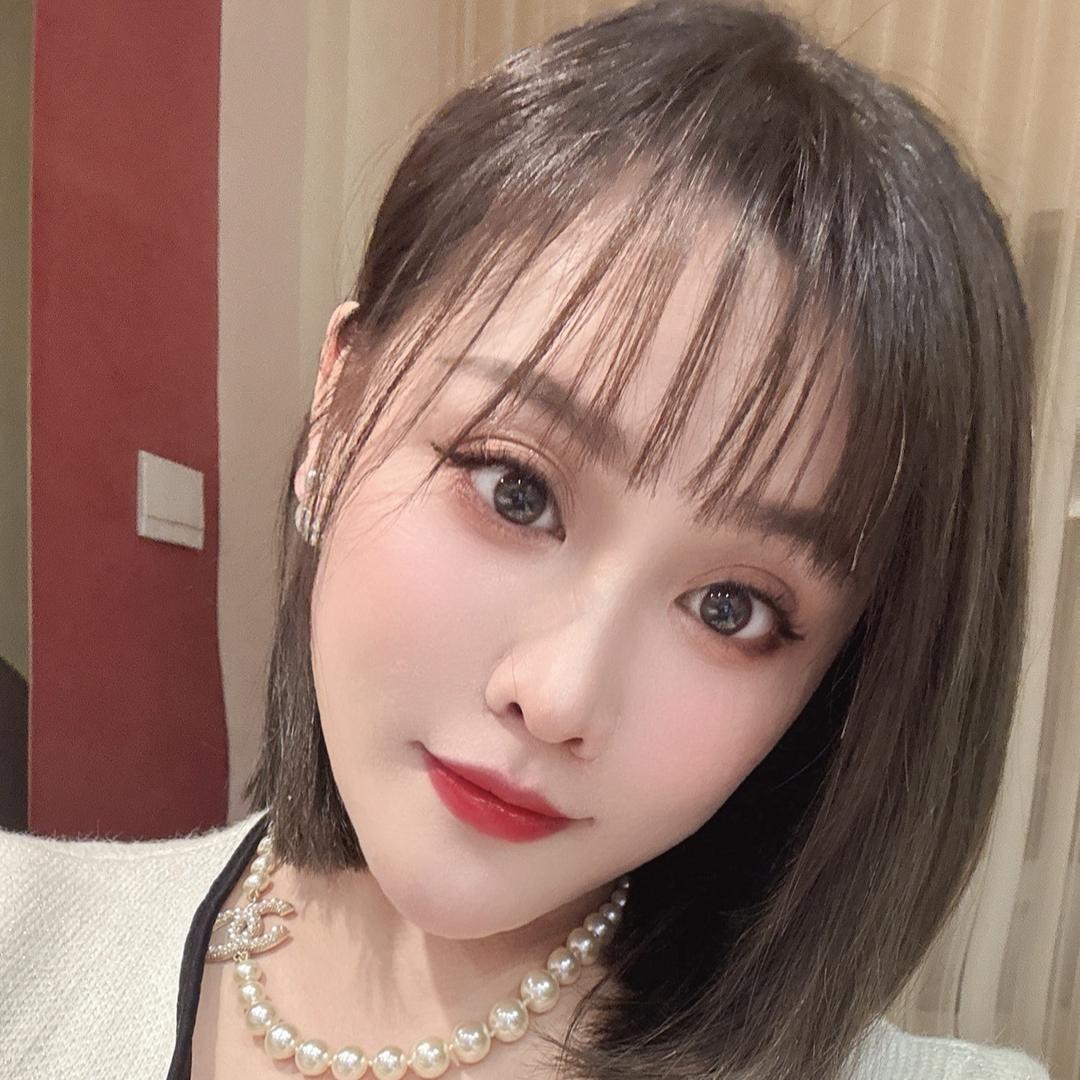 @吕依璐