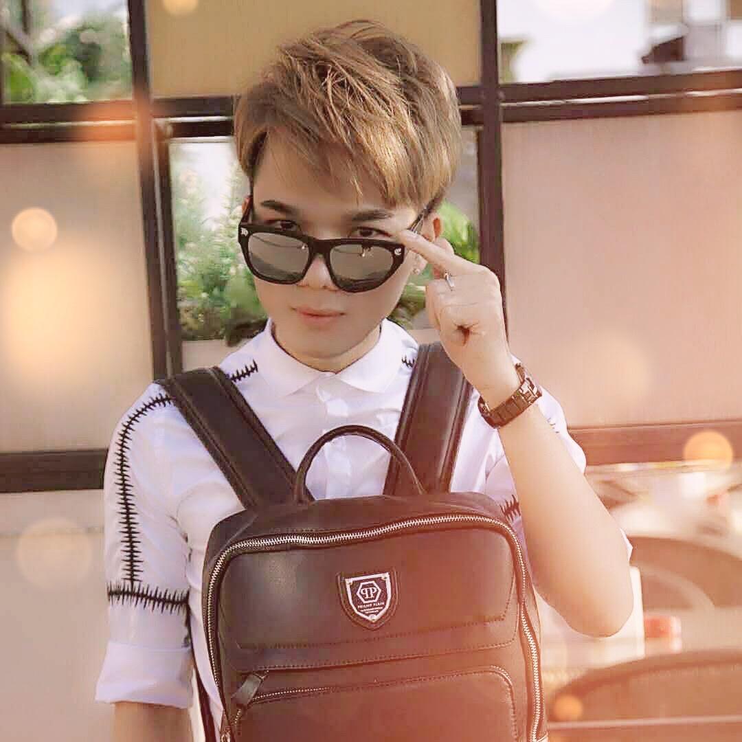 宇 哲