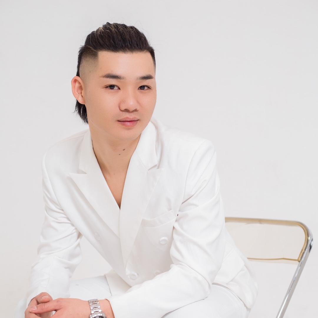 烫发王子阿泰，丘北诗雅美发