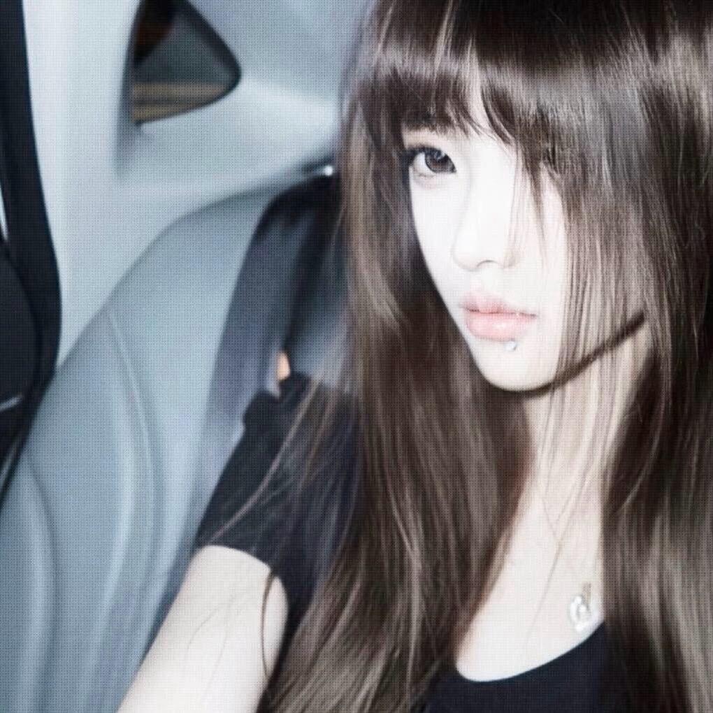 ^V^
