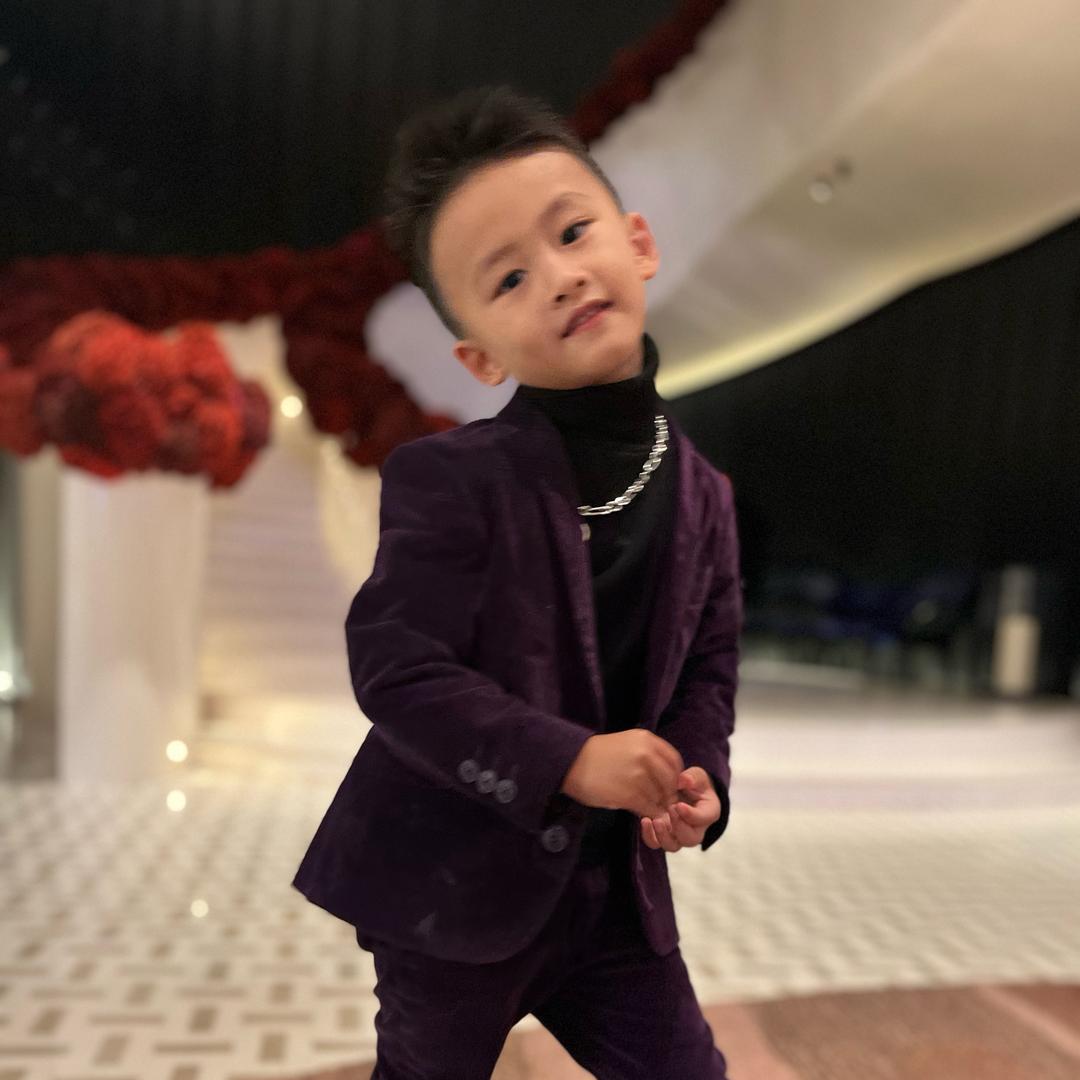 明朗少年成长记