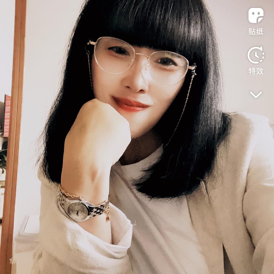 @珊珊🎤（星期一晚上七点开播）