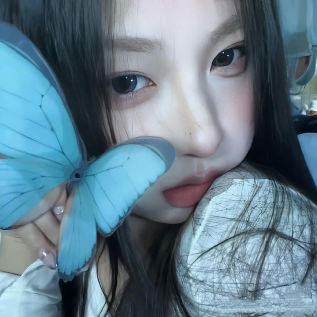 沈猫猫的草莓奶昔🍓