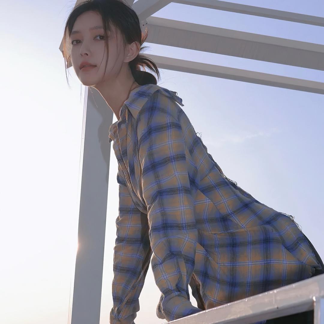 她