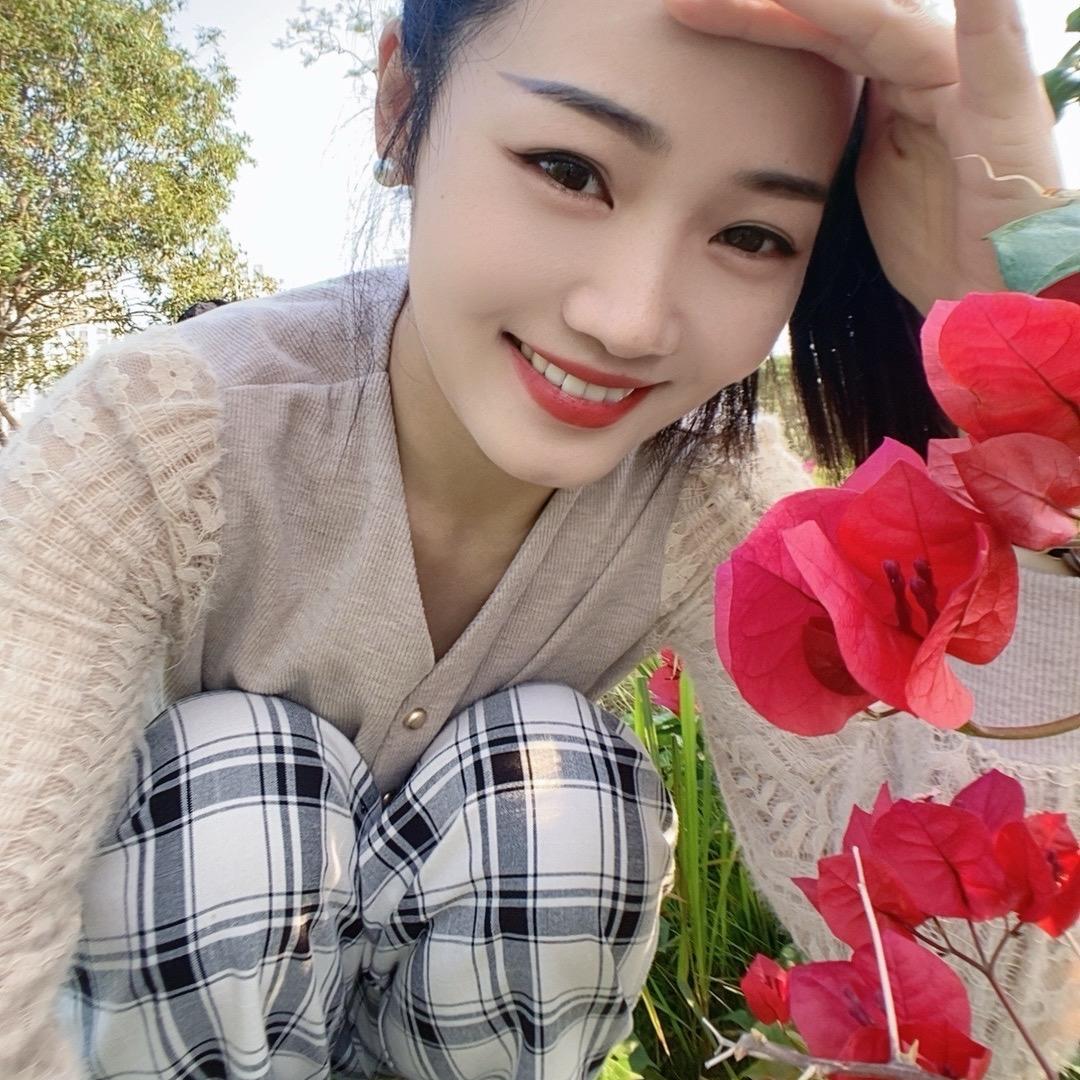 小满🥂头像
