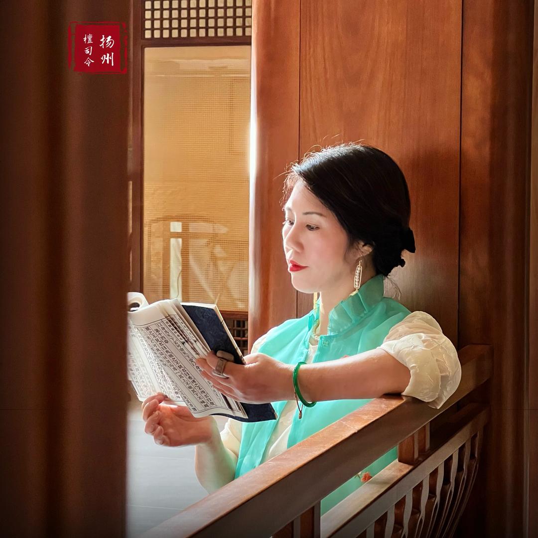 檀司令红木文化楼惠芬