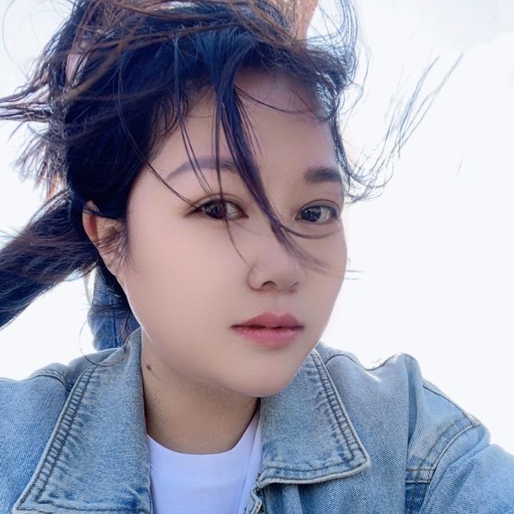 在五峰铺开服装店的吕姐