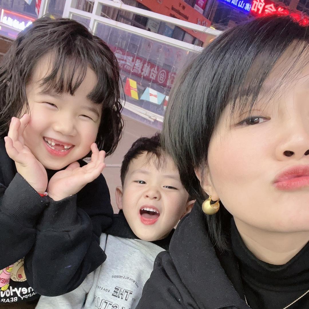 是九九妈(单身一拖二)