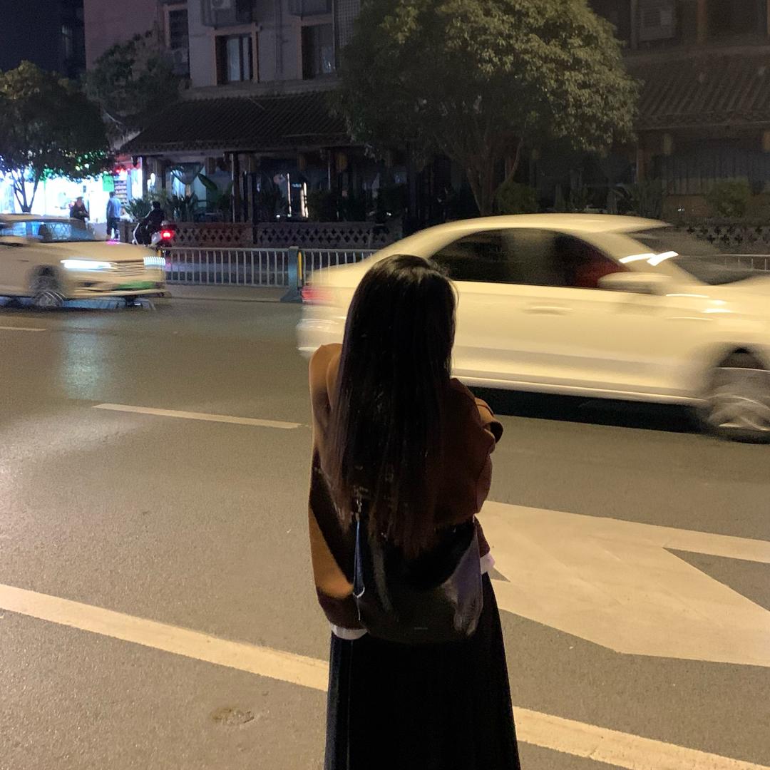 ᥫᩣ比个 ✌︎