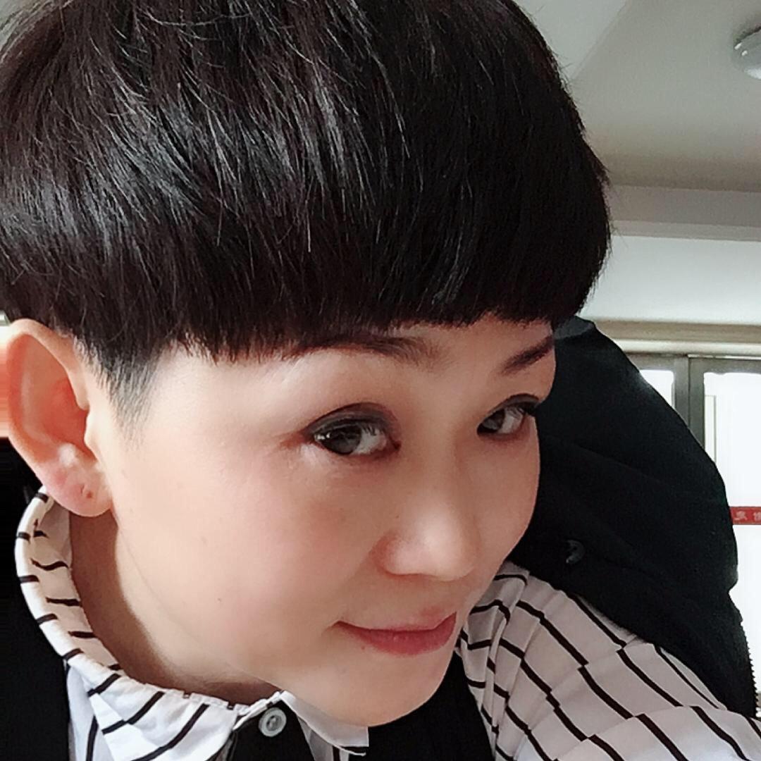 折射阳光的睫毛