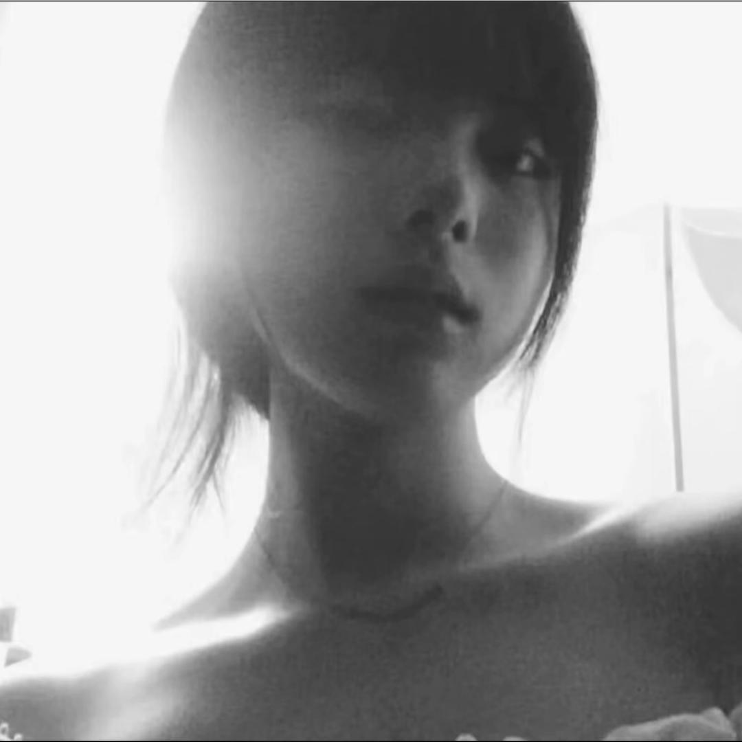 你又脸红了.