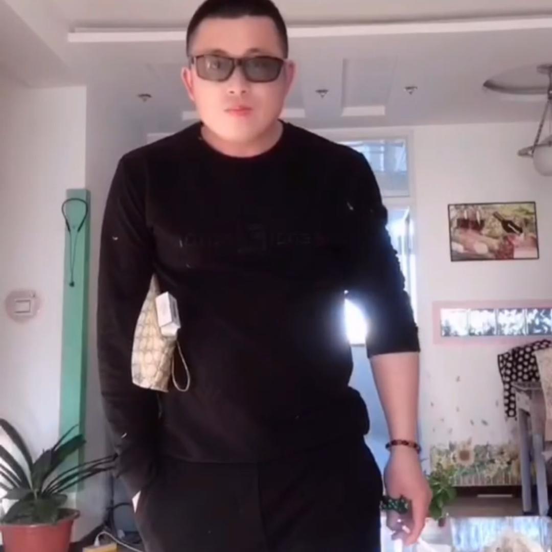 村东头的冬哥