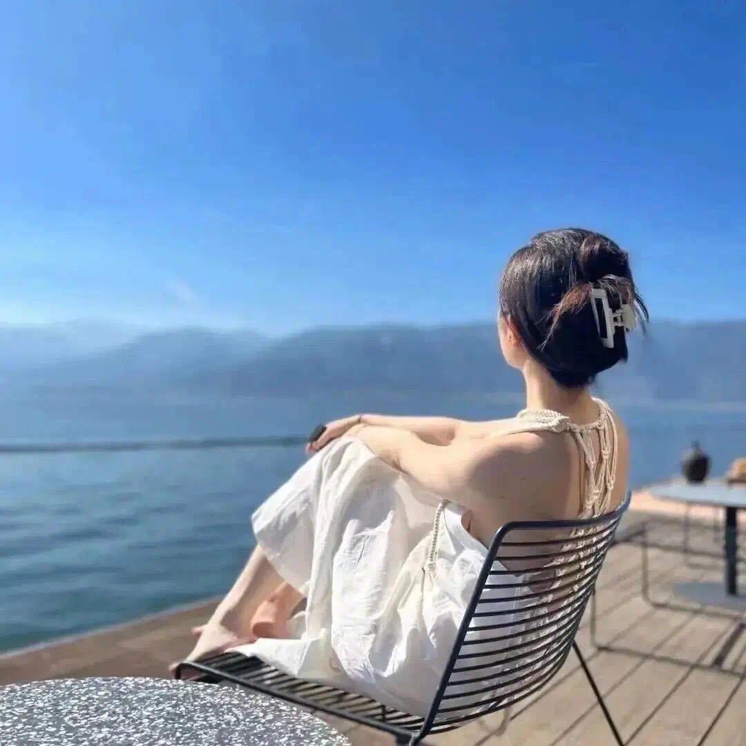 莫莉