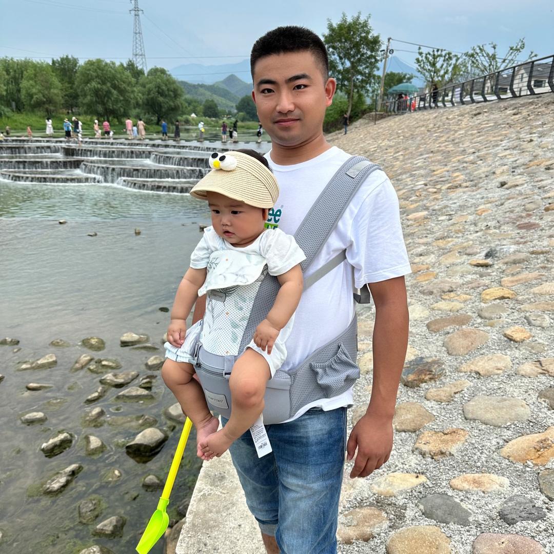 梁小龙高端门窗定制