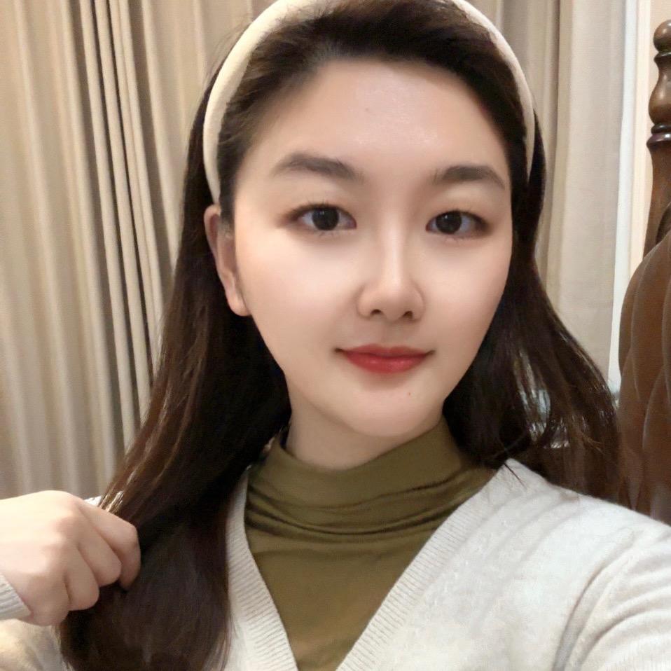 爱吃鸡肉的长颈鹿