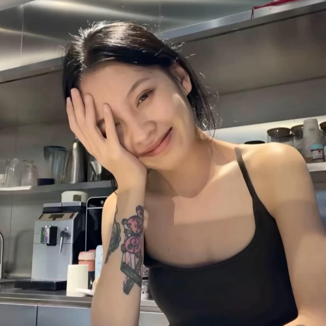 接吻咬舌头.