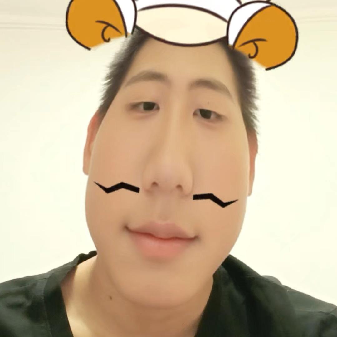 两颗门牙是假的