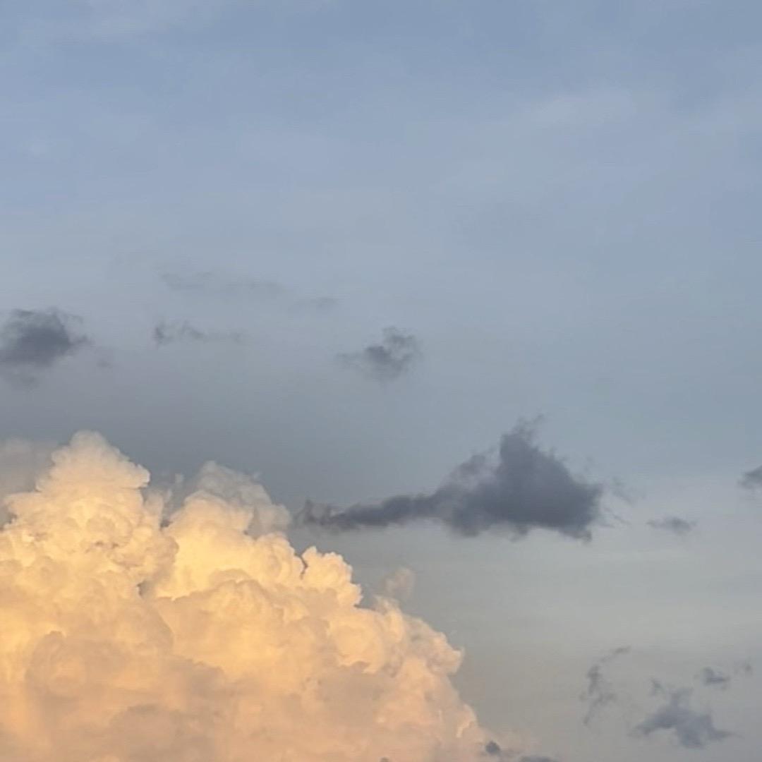 一杯金胡子芝士玛奇朵