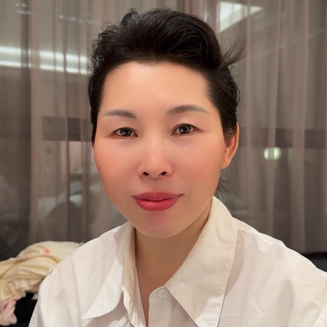 江华做白头发的龙姐