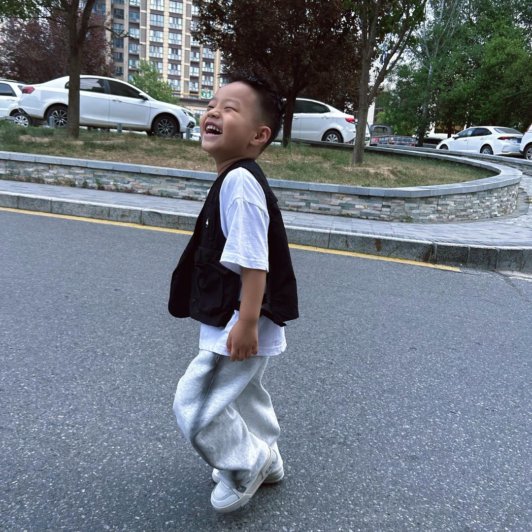 董欧尼与小怪兽👾
