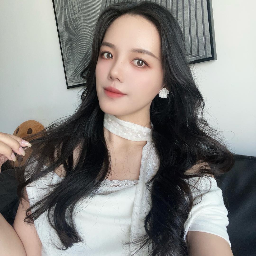 爱吃馒头的妞妞