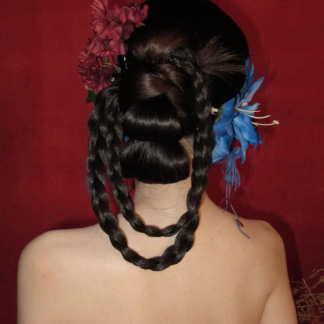 一个卖卤味的化妆小姐姐