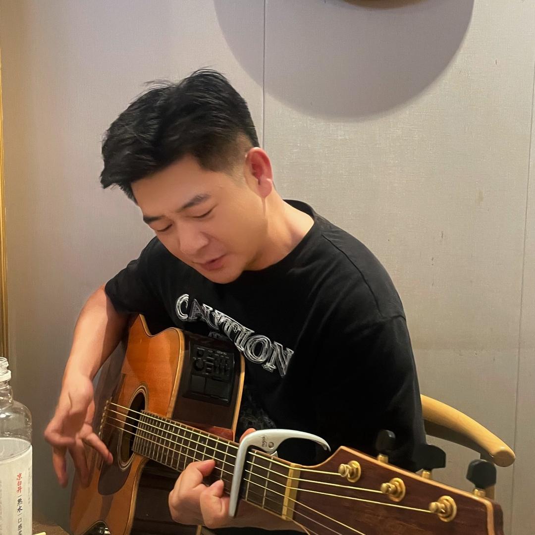 不会弹琴的菜🎤