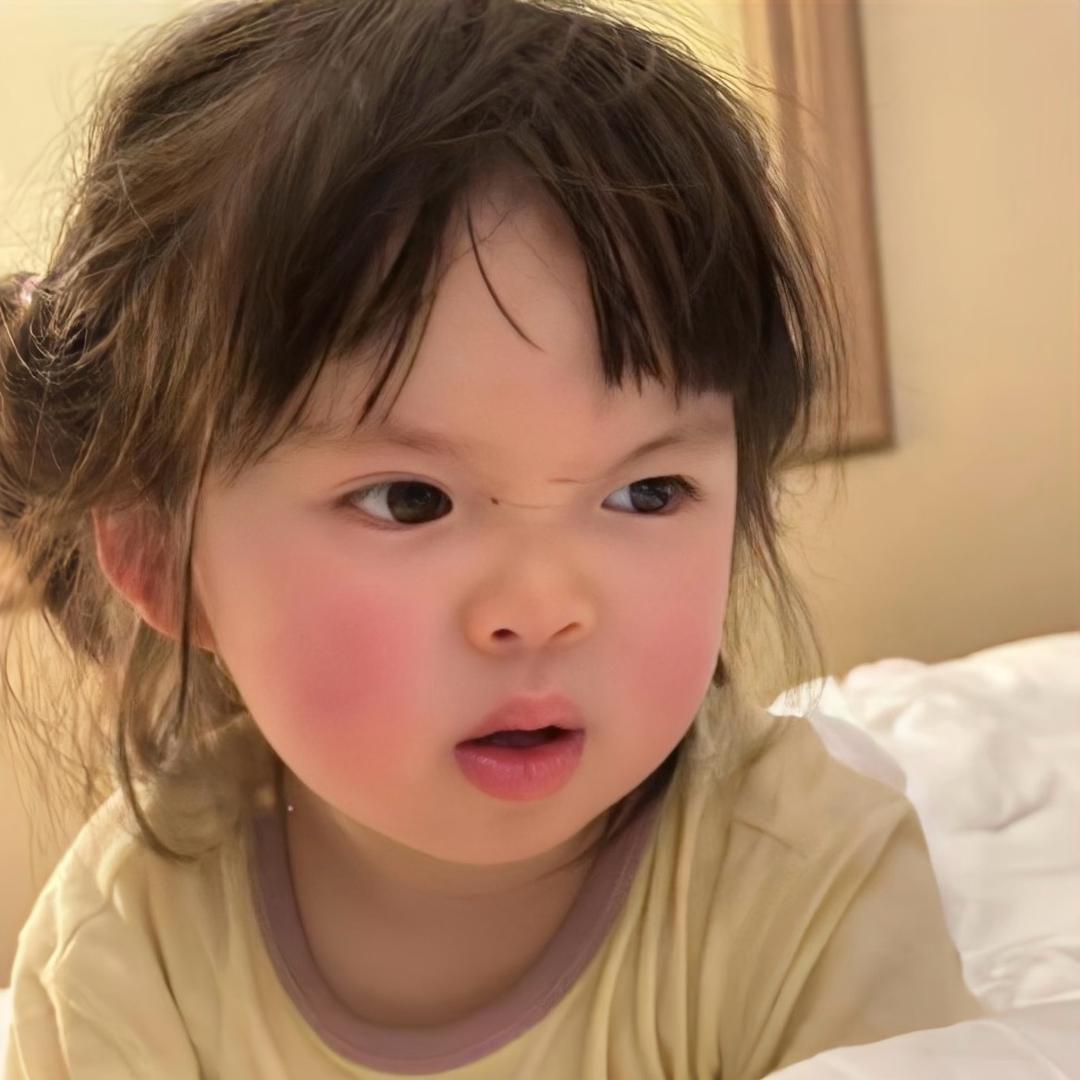 压我腿毛了