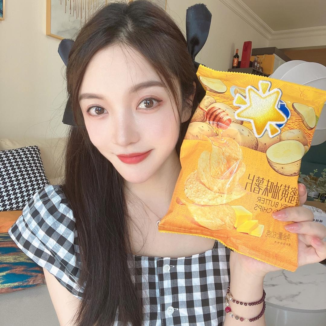小鹿吃一口