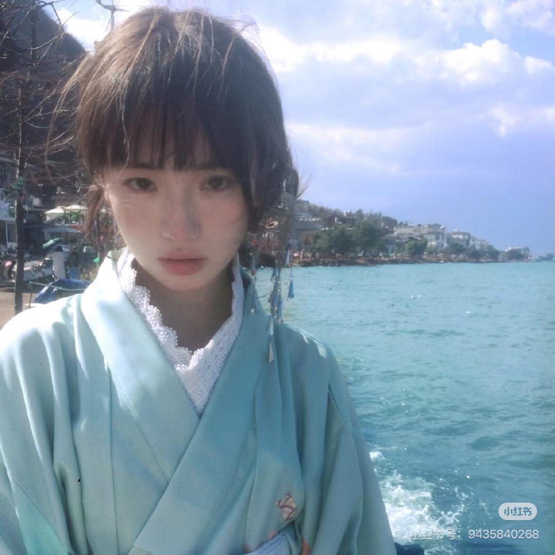 腼腆美人
