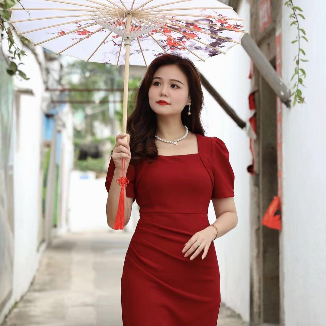 女人丽影服装店