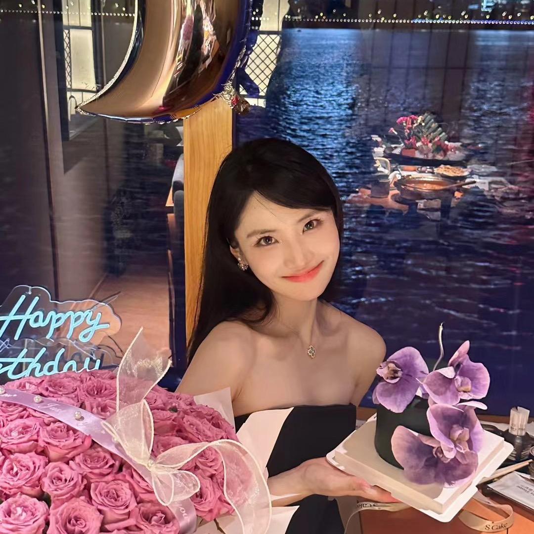 啾啾小何